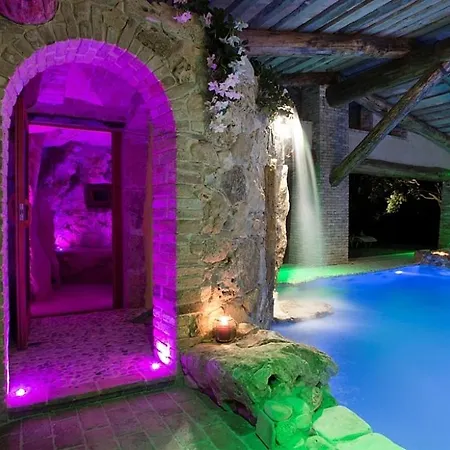 Sleeps 14 Pool Air Con Wifi